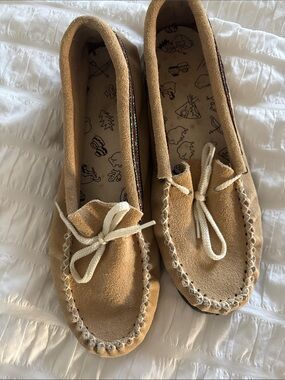 Women’s Suede Moccasin Slip-Ons in Tan